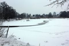 Teich gefroren