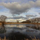 Teichlandschaft mit Wolken