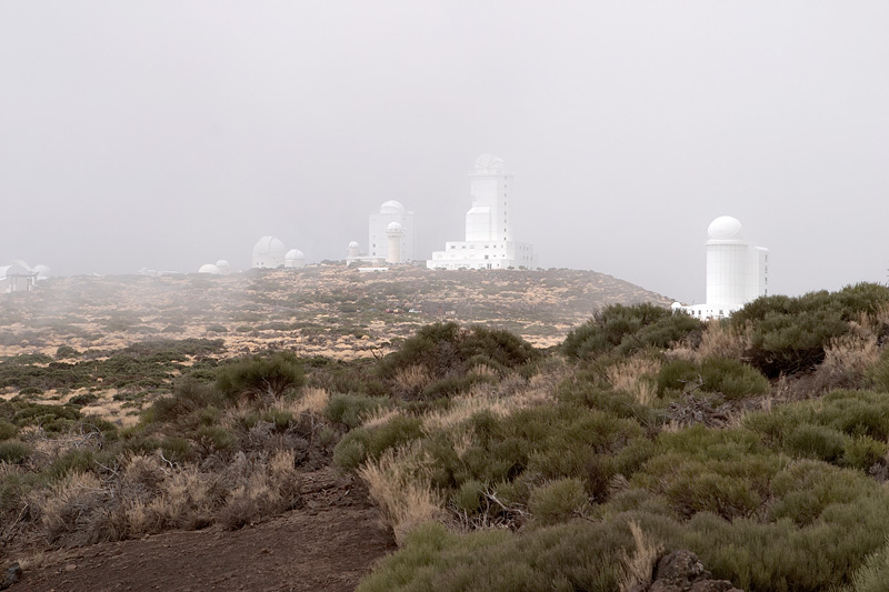 Teide Observatorium im Nebel