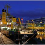 Teil --34--: Hafenimpression Bremerhaven am 1.3.2017 „ Blaue Stunde & Lichter &´Farben "