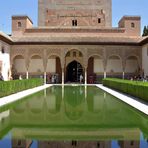 Teil der Alhambra gespiegelt