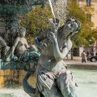 Teil des Bronzespringbrunnens auf dem Rossio in Lissabon