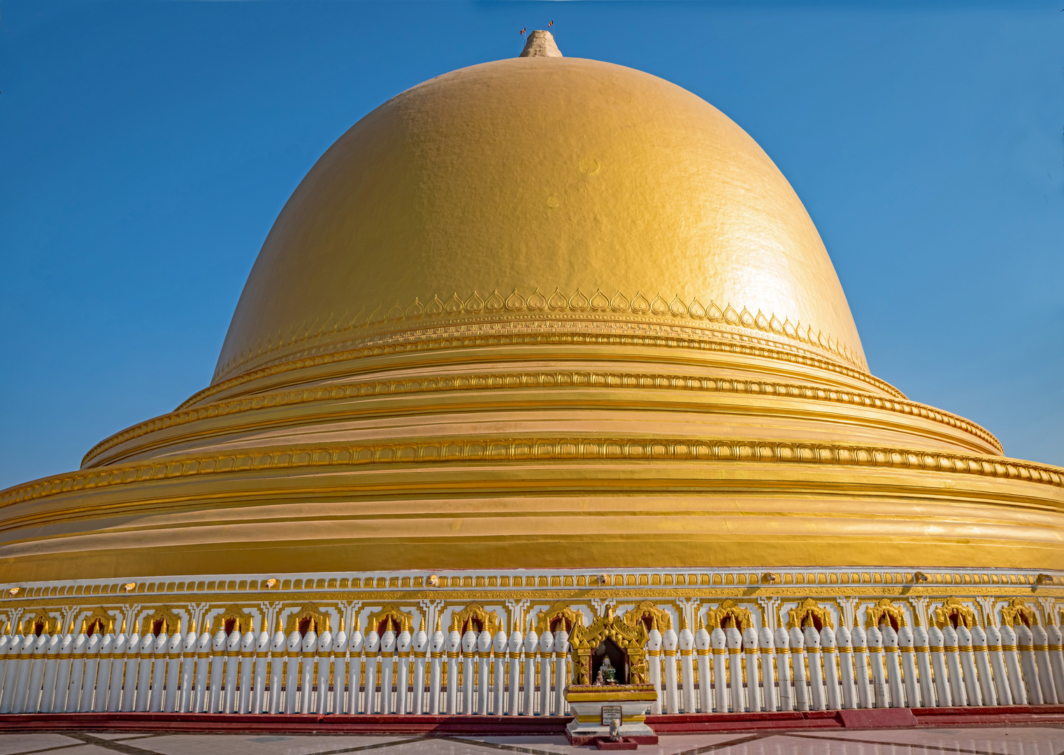 Teilansicht der Kaunghmudaw Pagoda