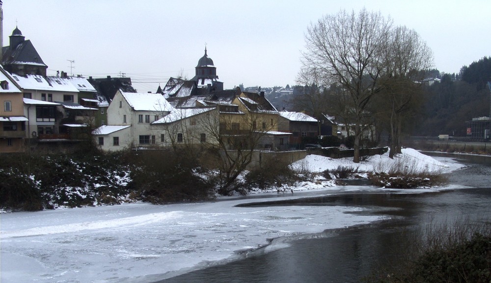 Teilansicht der Stadt Runkel stromabwärts