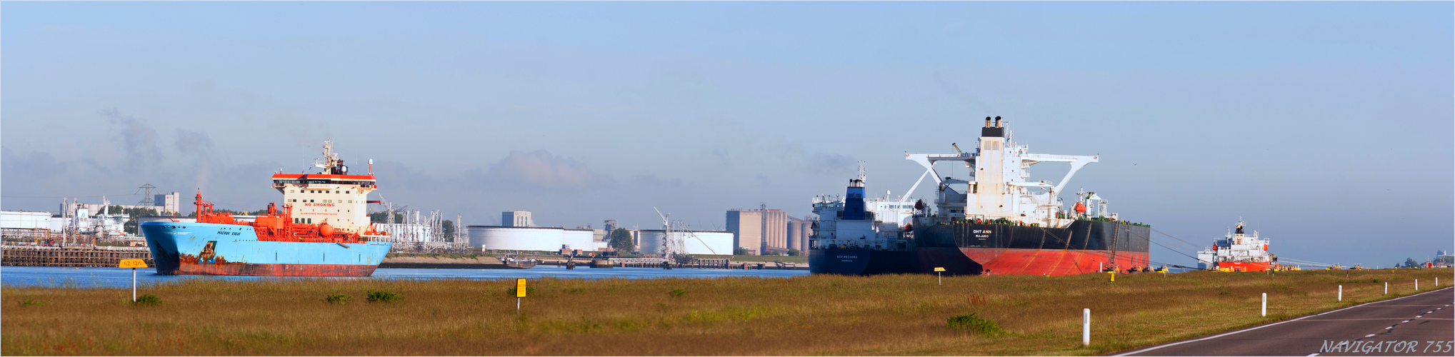 Teilansicht des Calandkanals / Europoort / Rotterdam. / Bitte scrollen!