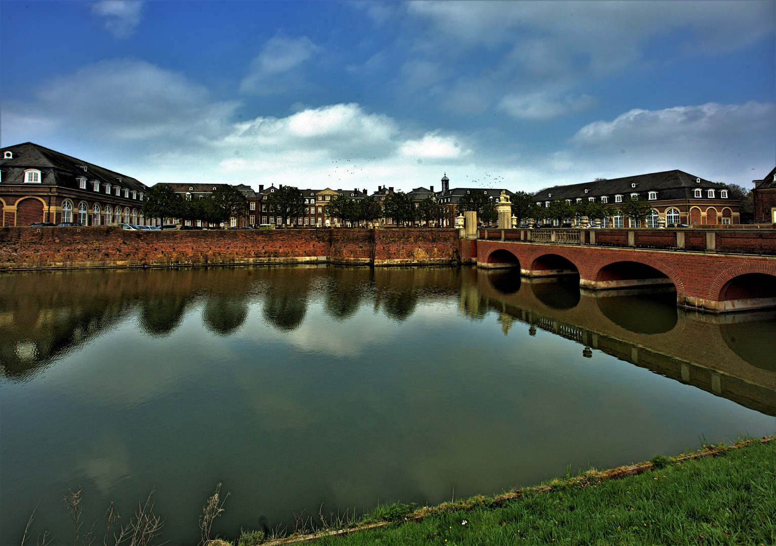 Teilansicht Schloss Nordkirchen und Zufahrt 