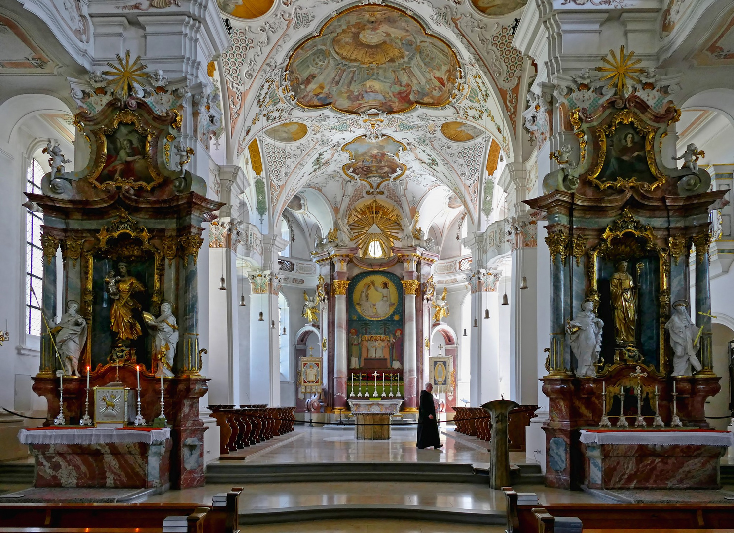 Teilansicht von der Abteikirche im Kloster Beuron