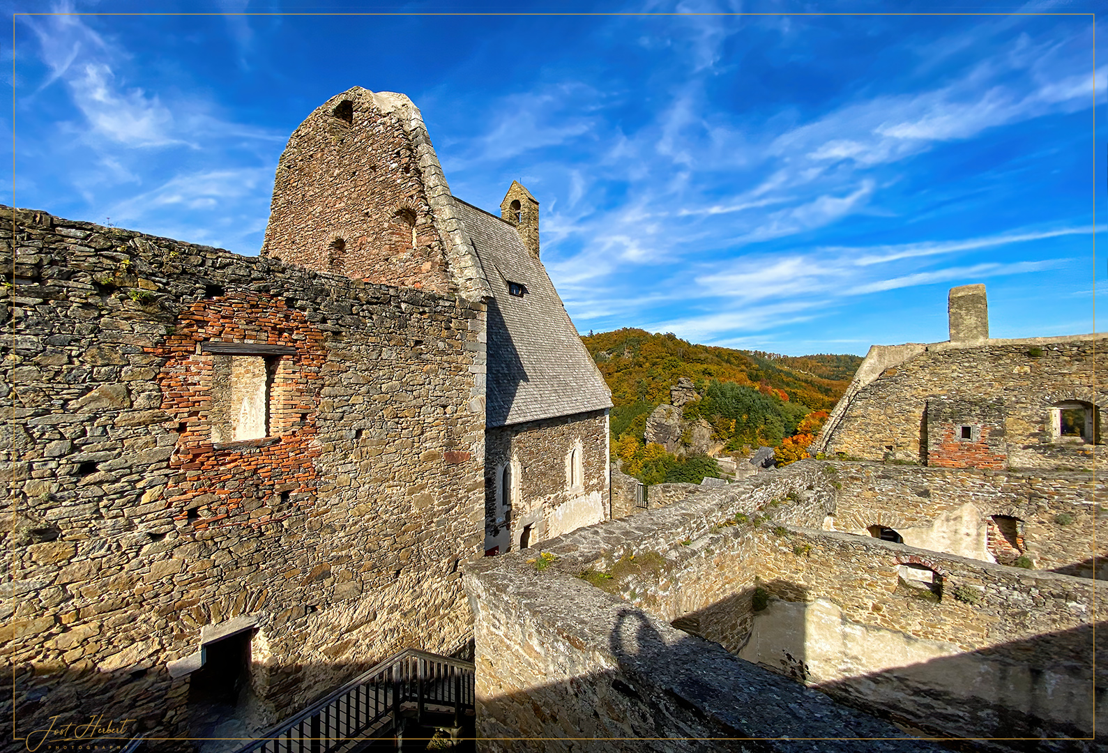 Teilansicht von der Burgruine ...