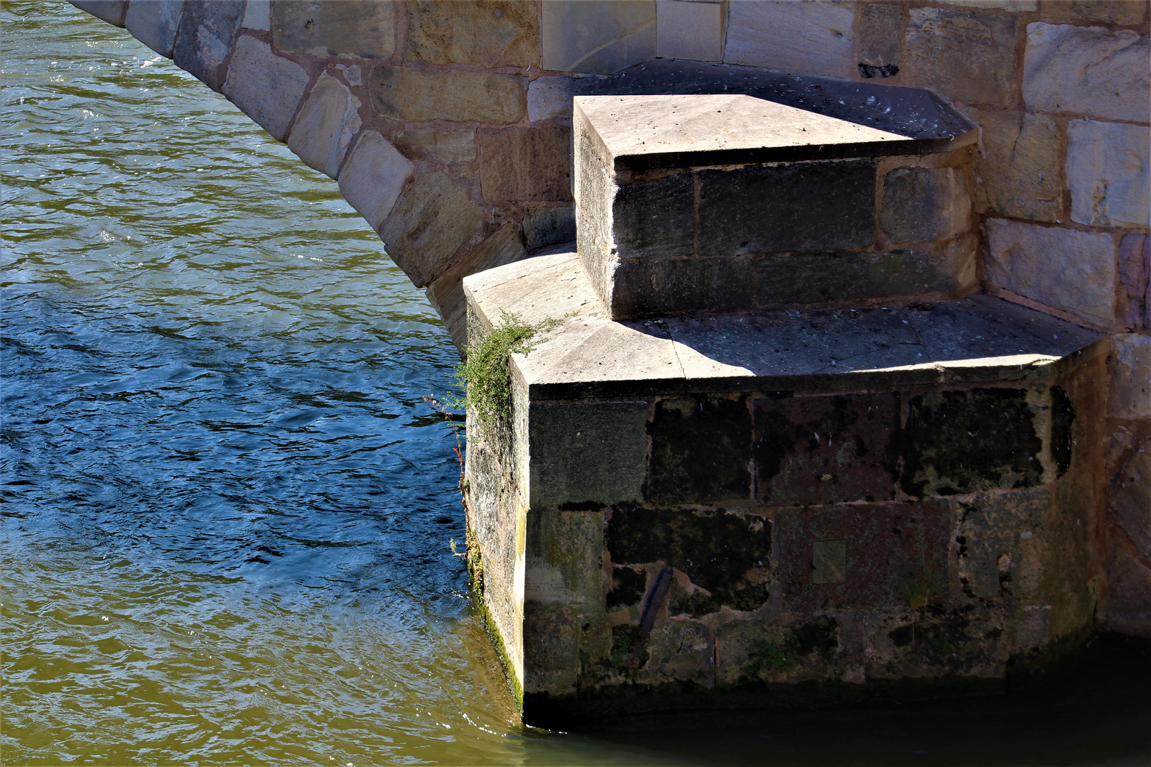 Teilansichten der Neckarbrücke