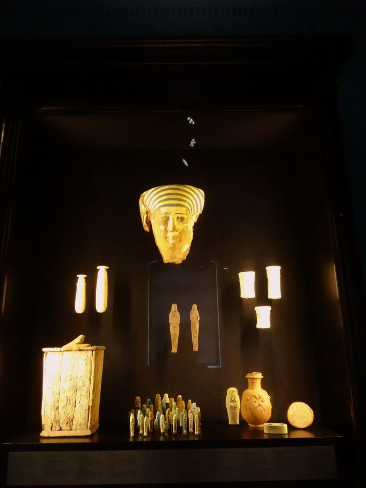 Teile der ägypt.Sammlung im Herzog.Museum