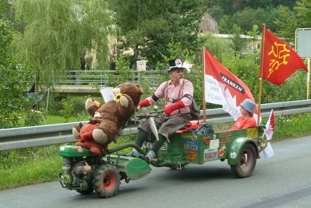 Teilnehmer bei der Oldtimer Traktor Parade