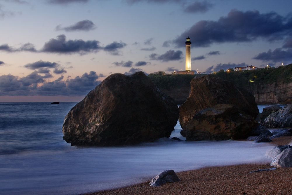 tel un phare qui éclaire la nuit by s.clz 