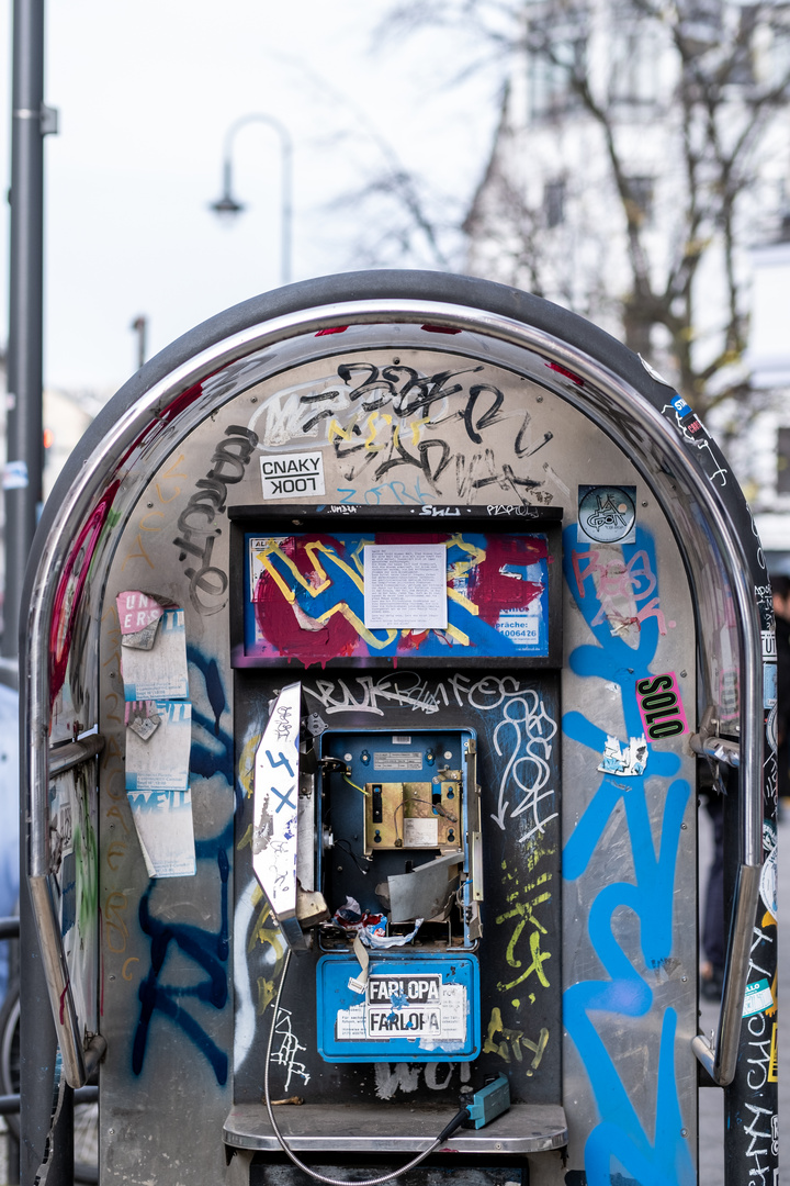 Telefonieren .... . (Neuköln)