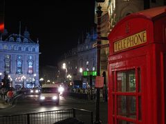 Telefonzelle beim Picadilly Circus (London)