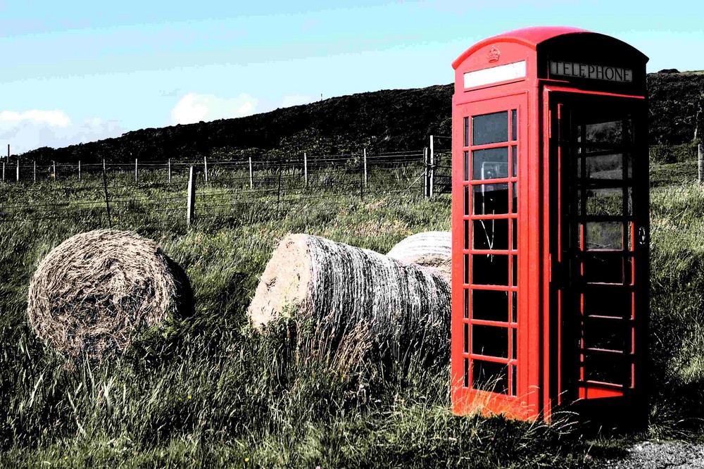 Telefonzelle in Schottland, irgendwo am A..... der Welt.