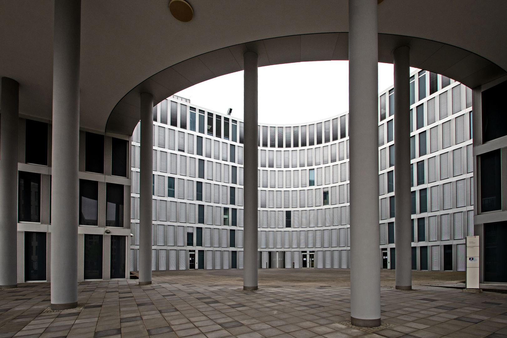 Telekomgebäude, Innenhof (Darmstadt)