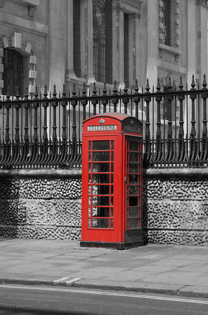 Telephone in Red