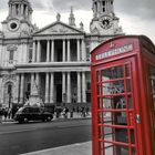 Telephone in red