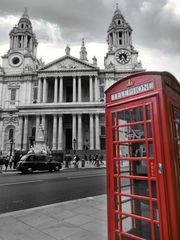 Telephone in red