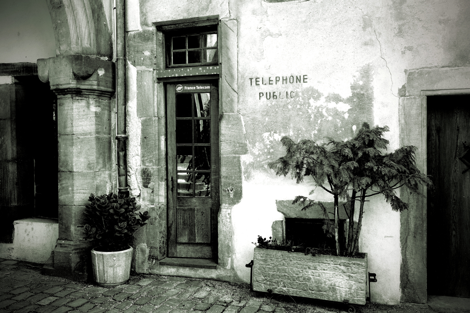 TELEPHONE PUBLIC