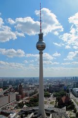 Telespargel in Berlin vom Dach des Park Inn gesehen.