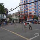 Telfonleitung über einer Hauptstrasse in Yangon