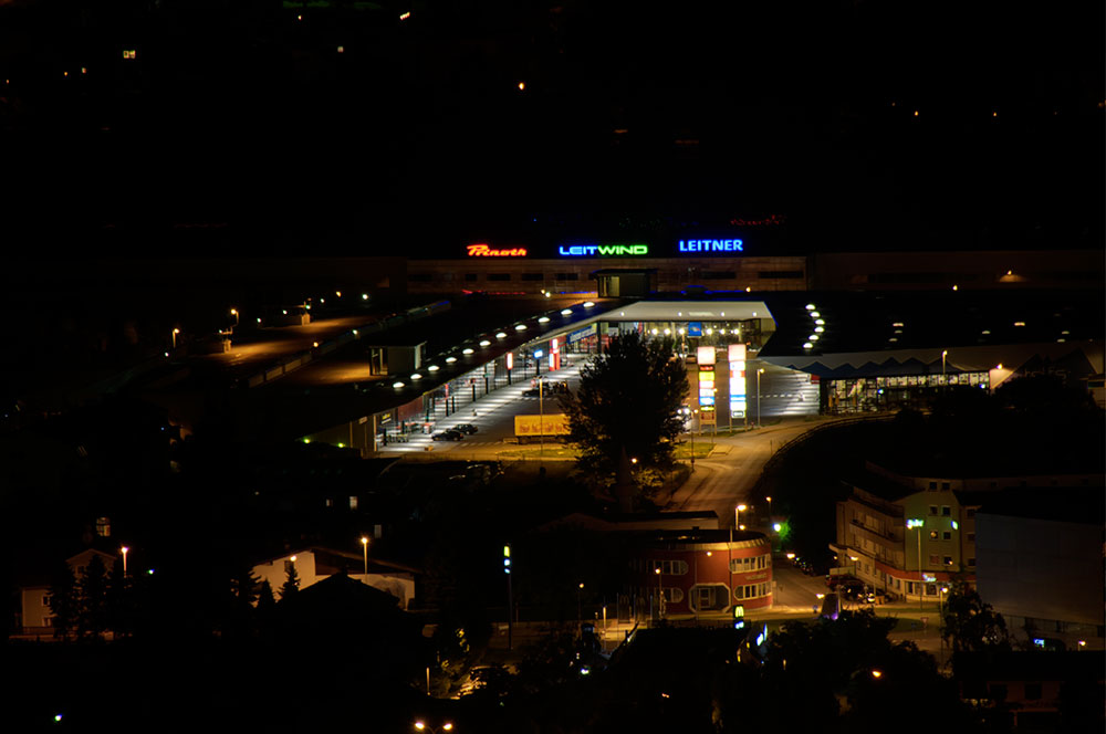 Telfs-Park bei Nacht