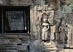 Tempel 2Figuren 1Gesicht Cambodia Ca-20-col