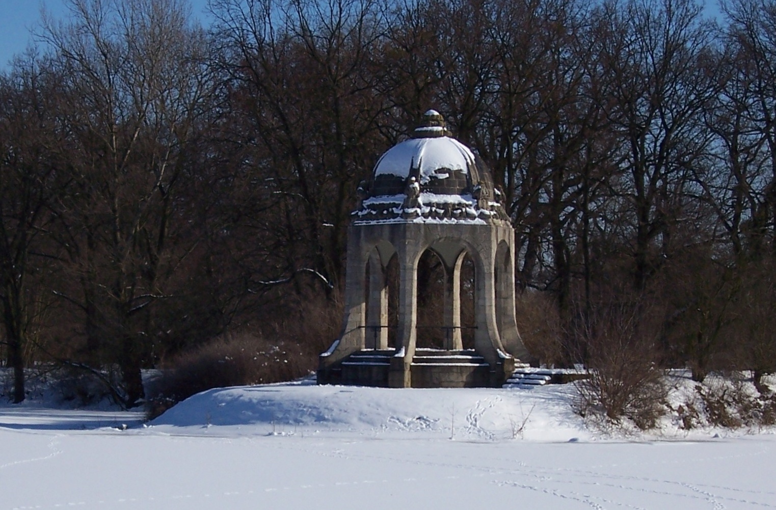 Tempel am Adolf Mittag See in Magdeburg