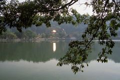 Tempel am Kandy Lake, Sri Lanka