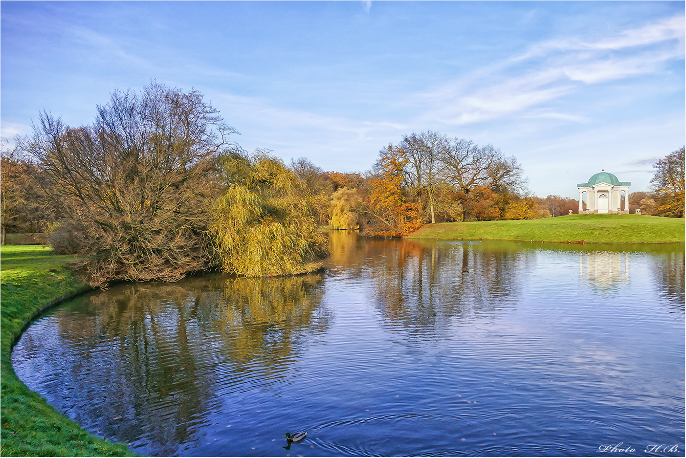 Tempel auf der Schwaneninsel in der Karlsaue