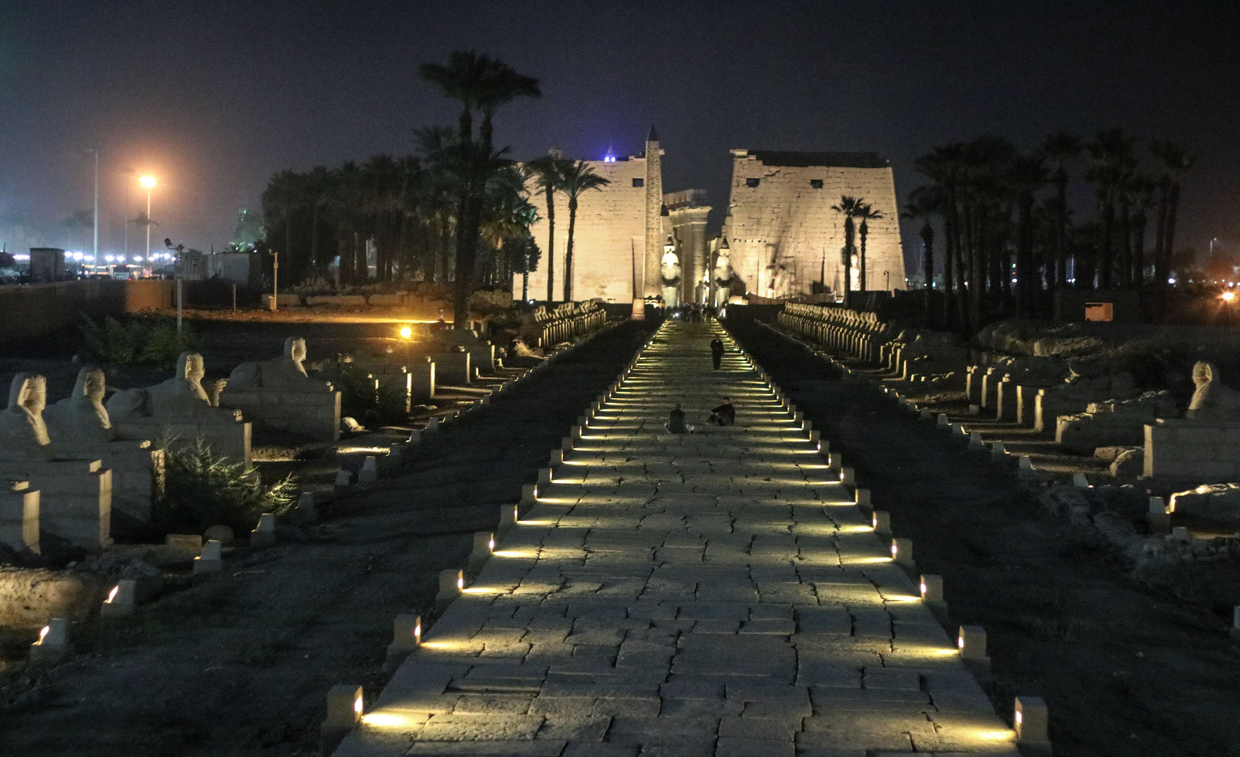 Tempel bei Nacht Luxor