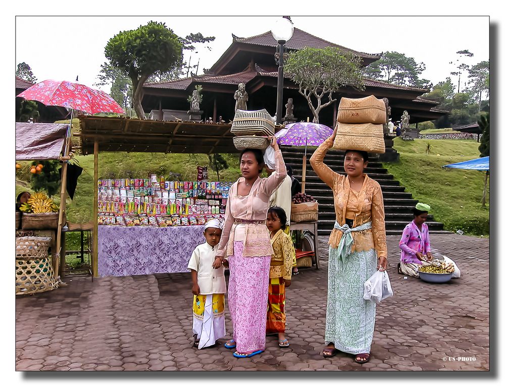 Tempel-Besucherinnen - Bali