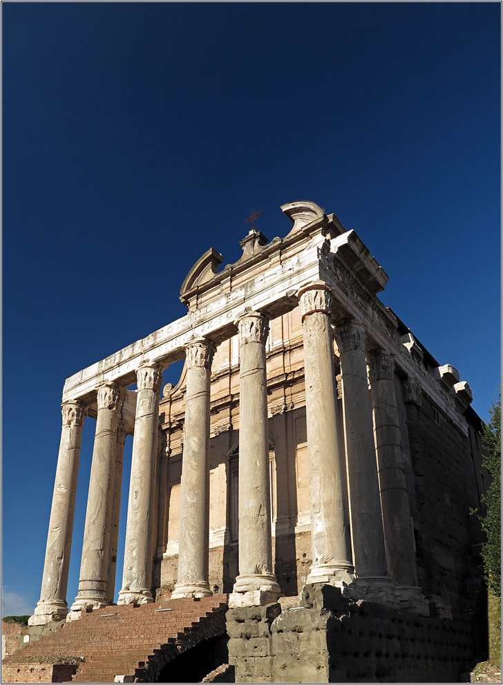 Tempel des Antoninus Pius und der Faustina - Forum Romanum - Rom