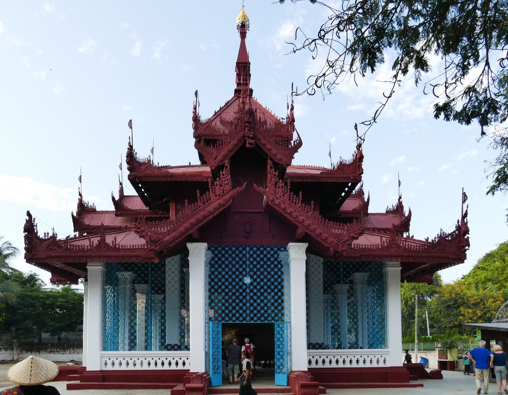 ...Tempel für die Mingun Glocke... 