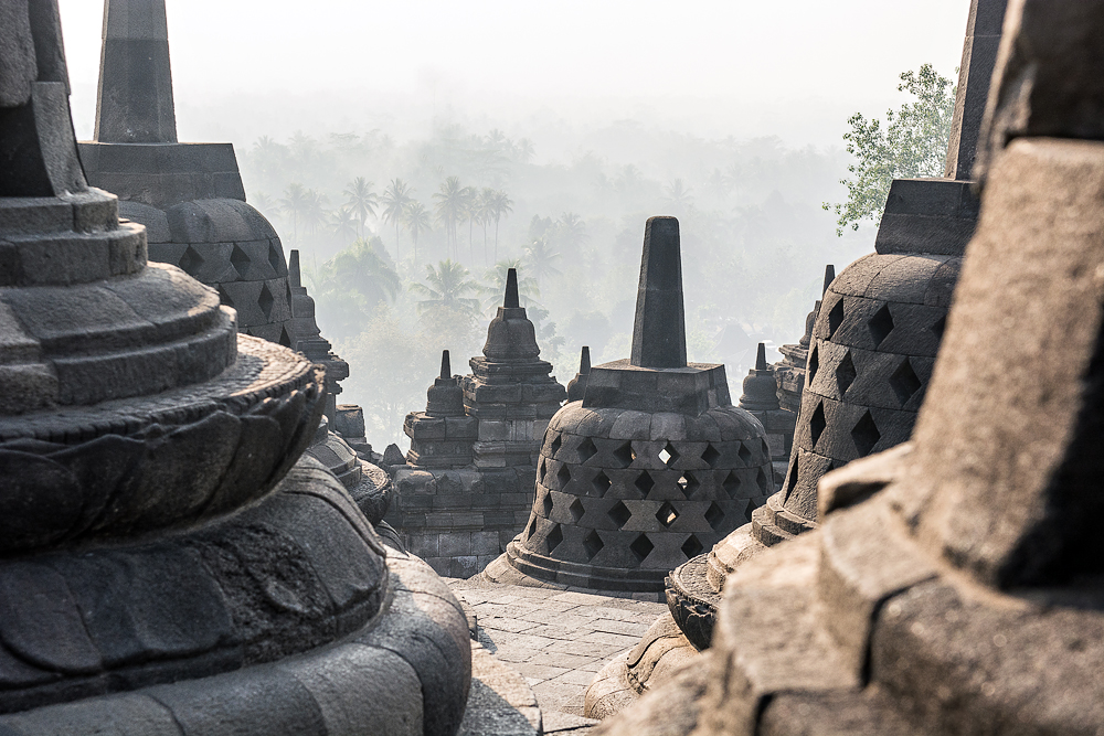 Tempel im Nebel