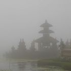 Tempel im Nebel