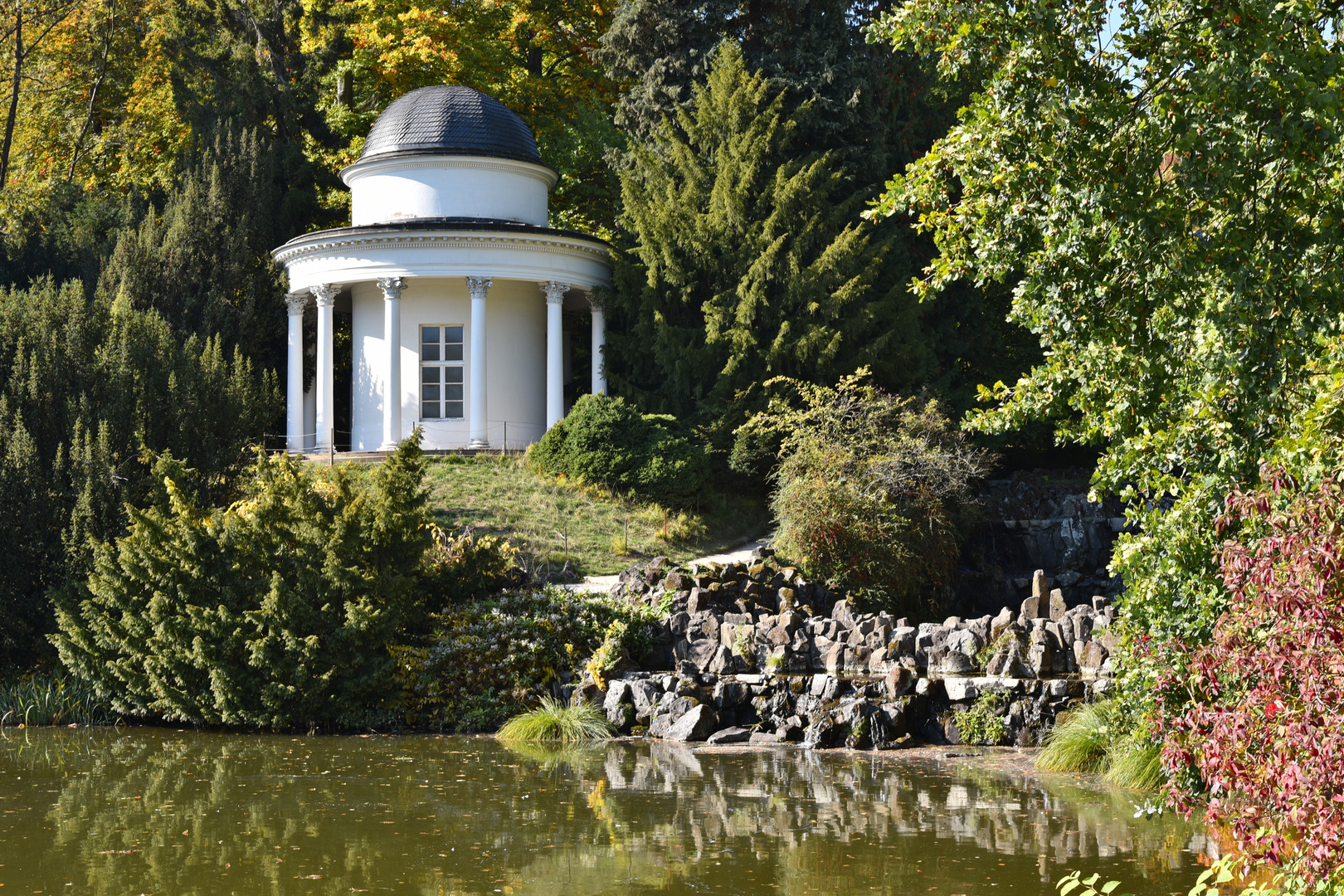 Tempel im Park