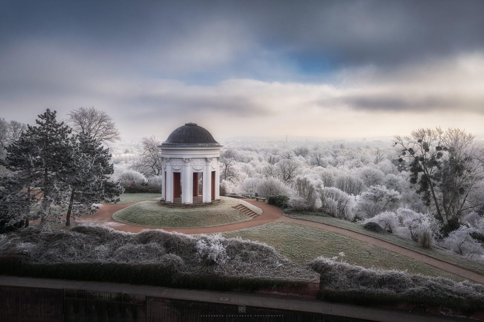 Tempel in Kassel an einem frostigen Morgen