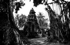 Tempel in rustikaler Umgebung