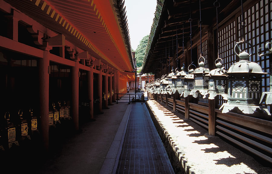 Tempel Symmetrie mit Laternen