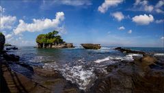 * Tempel TANAH LOT *