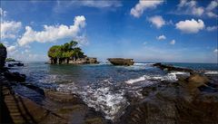 * Tempel TANAH LOT **