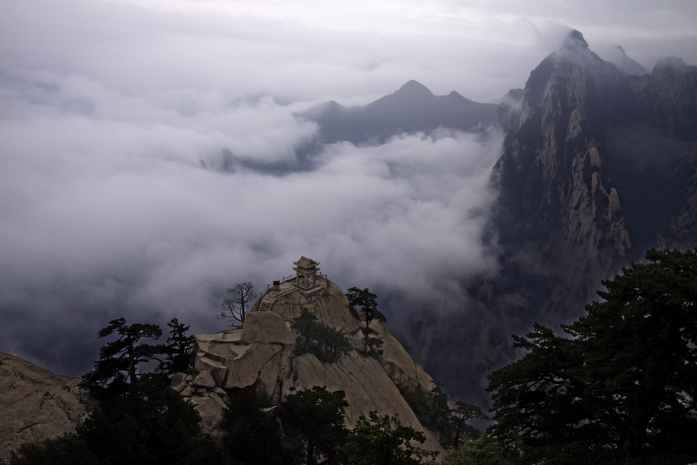 Tempel über den Wolken