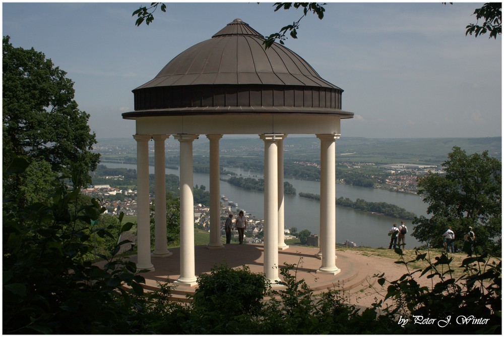 Tempel vor dem Niederwalddenkmal