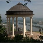 Tempel vor dem Niederwalddenkmal