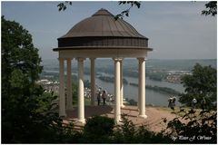 Tempel vor dem Niederwalddenkmal