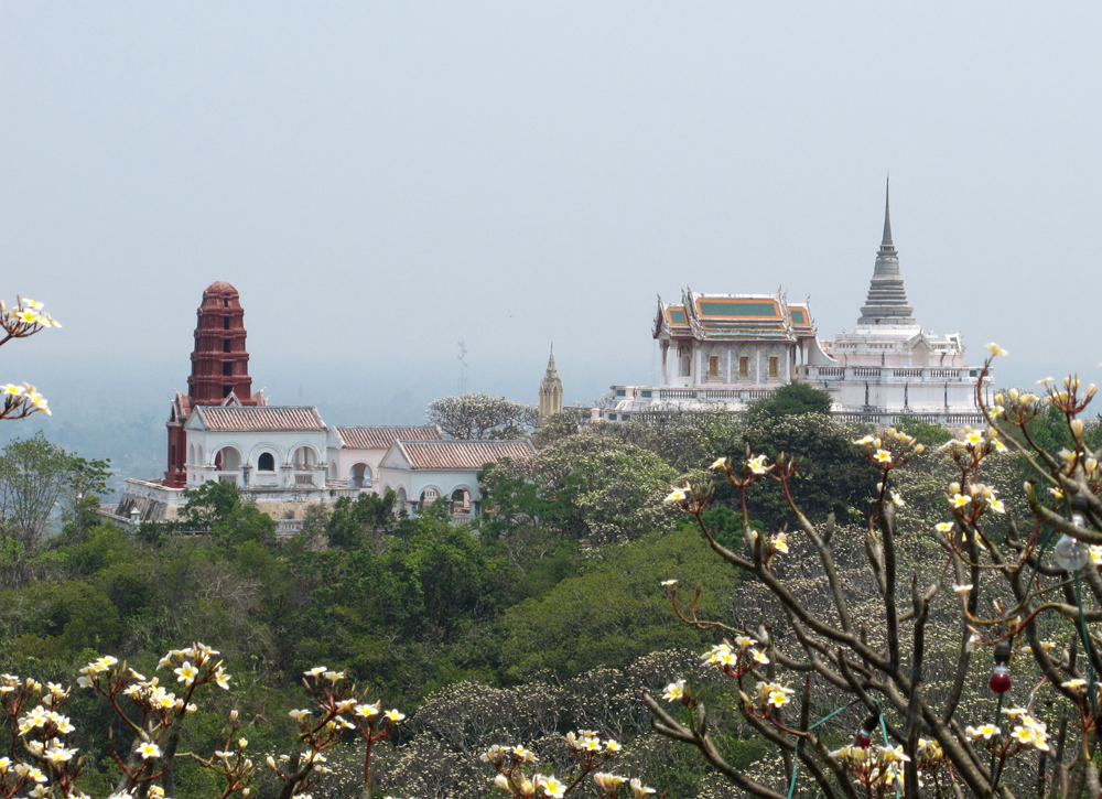 Tempelanlage auf dem Gipfel des Khao Wang