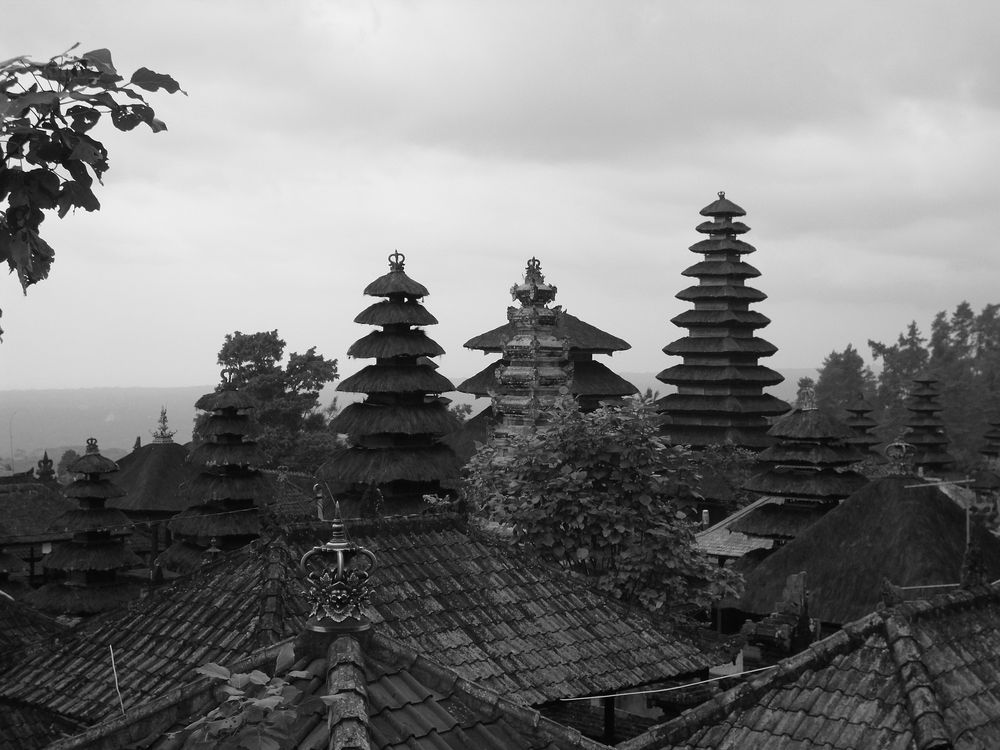 Tempeldaecher in Bali von Nicole Reppenhagen 