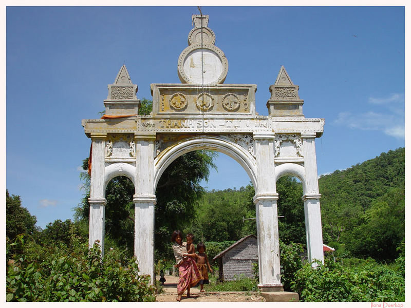 Tempeleingang in der Provinz Kampong Chnang - Kambodscha